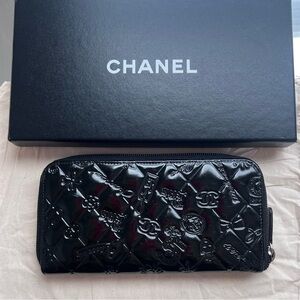 CHANEL Matelasse Lucky Icon Symbols Black Patent Leather Zip Around Wallet